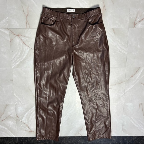 Abercrombie & Fitch 90’s Straight Ultra High Rise Brown Vegan Leather Pants - Picture 4 of 7